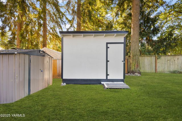 9808 SW Lawndale Ave, Lakewood, WA 98498