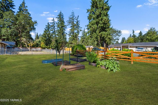 9808 SW Lawndale Ave, Lakewood, WA 98498