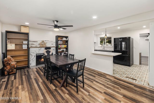 9808 SW Lawndale Ave, Lakewood, WA 98498
