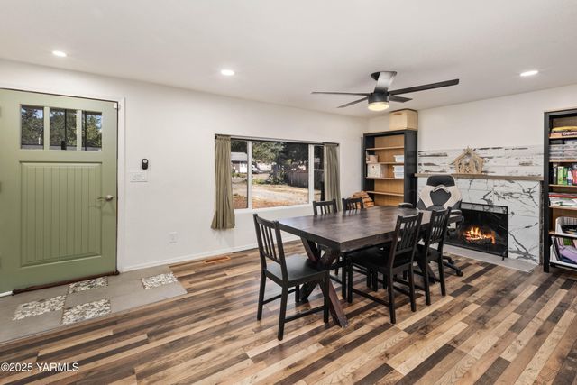 9808 SW Lawndale Ave, Lakewood, WA 98498