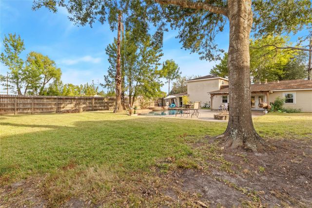 1014 E Canal Road, Highlands, TX 77562