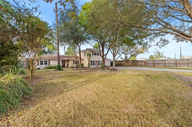 1014 E Canal Road, Highlands, TX 77562