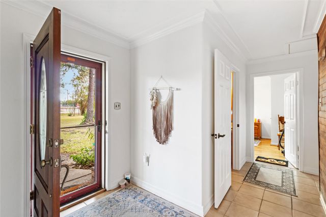 1014 E Canal Road, Highlands, TX 77562