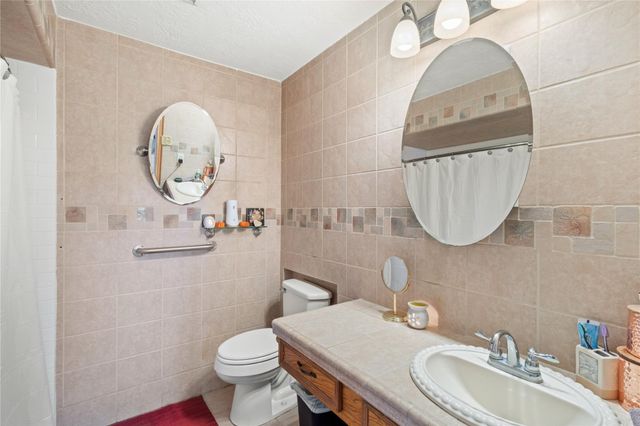 1014 E Canal Road, Highlands, TX 77562