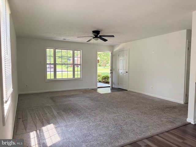 105 WALNUT DR, Fredericksburg, VA 22405