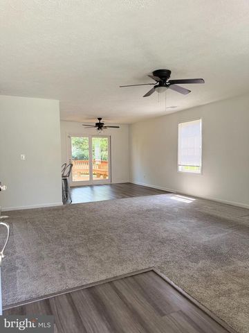 105 WALNUT DR, Fredericksburg, VA 22405
