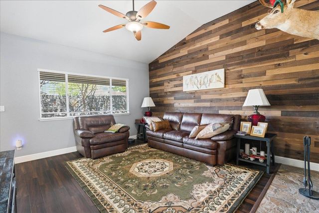 4072 Alex Ln, Carmichael, CA 95608