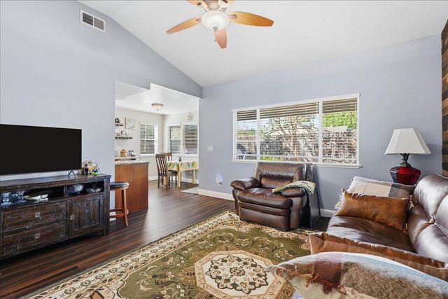 4072 Alex Ln, Carmichael, CA 95608