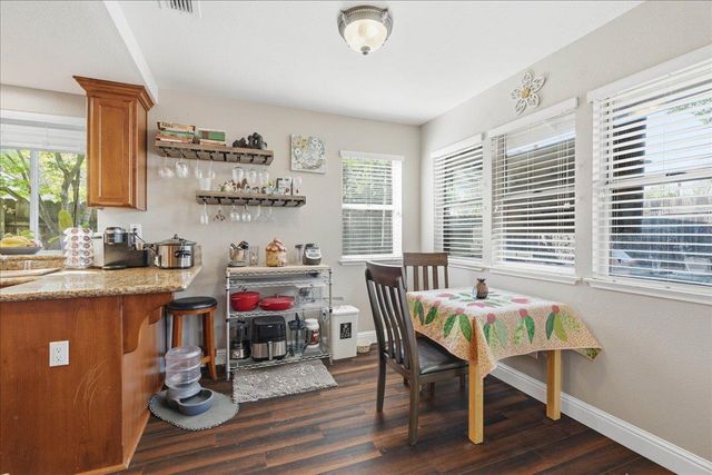 4072 Alex Ln, Carmichael, CA 95608