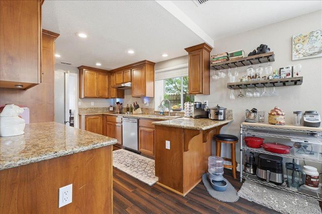 4072 Alex Ln, Carmichael, CA 95608