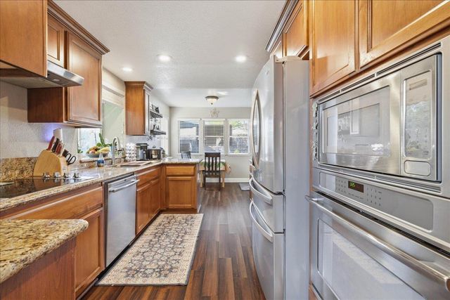 4072 Alex Ln, Carmichael, CA 95608