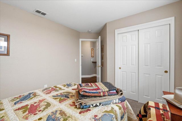 4072 Alex Ln, Carmichael, CA 95608