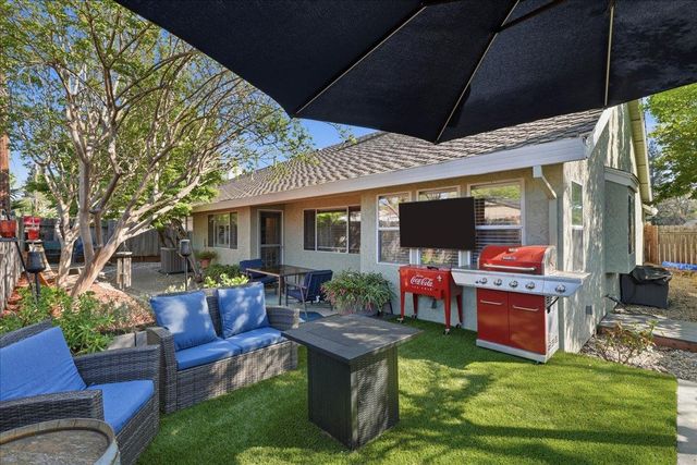 4072 Alex Ln, Carmichael, CA 95608