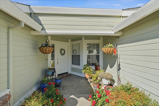 4072 Alex Ln, Carmichael, CA 95608