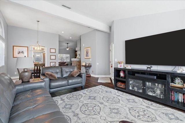 4072 Alex Ln, Carmichael, CA 95608