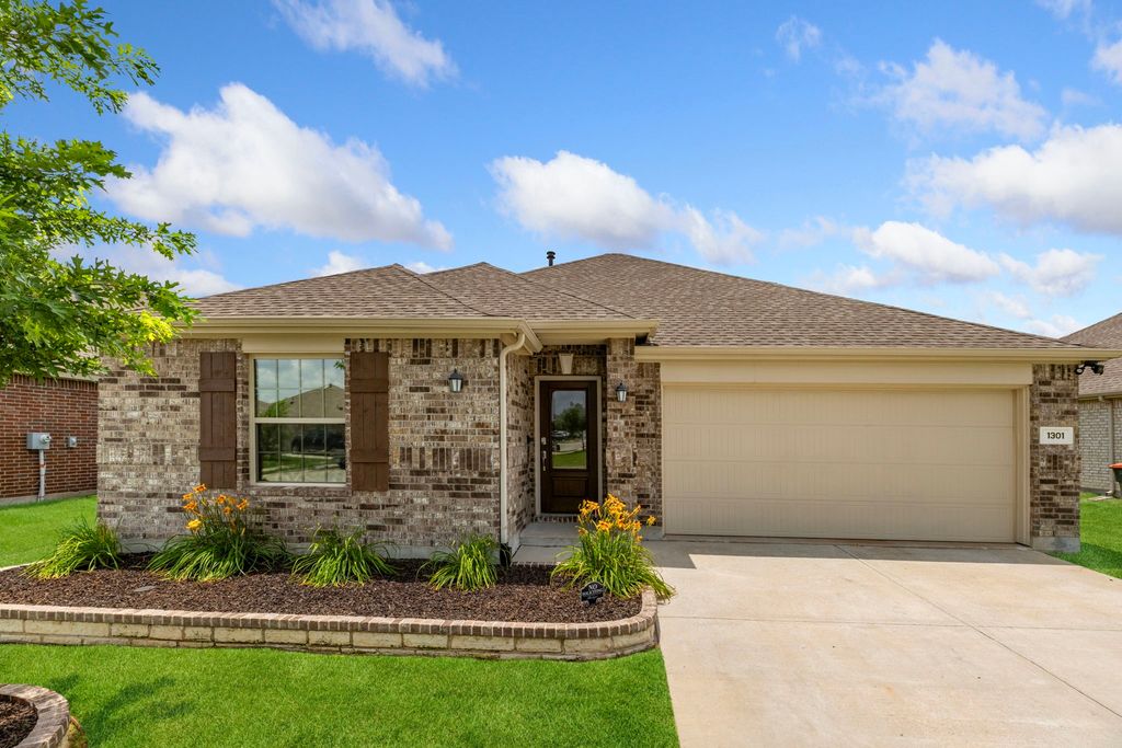 1301 Chapel Hill Drive, Anna, TX 75409