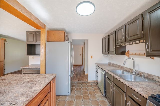 814 Illinois Avenue, Mcdonald, OH 44437