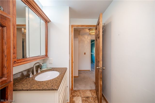 814 Illinois Avenue, Mcdonald, OH 44437