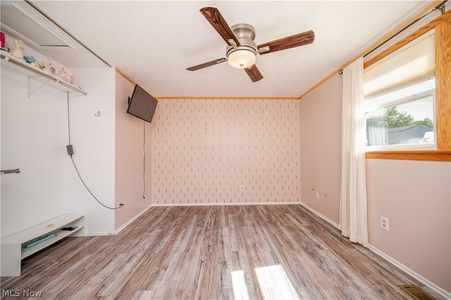 814 Illinois Avenue, Mcdonald, OH 44437