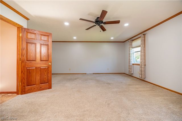 814 Illinois Avenue, Mcdonald, OH 44437