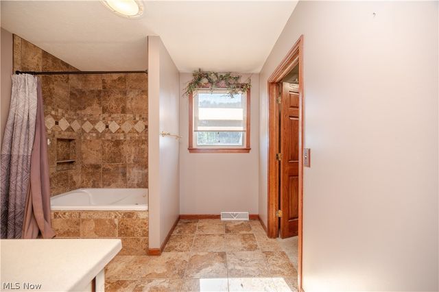 814 Illinois Avenue, Mcdonald, OH 44437