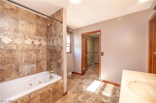 814 Illinois Avenue, Mcdonald, OH 44437
