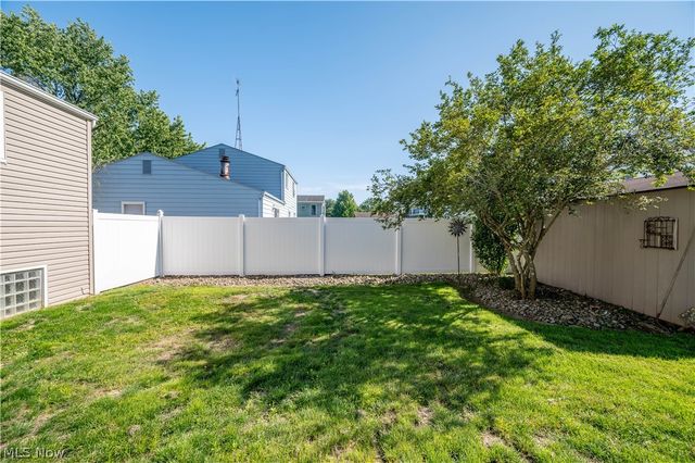 814 Illinois Avenue, Mcdonald, OH 44437