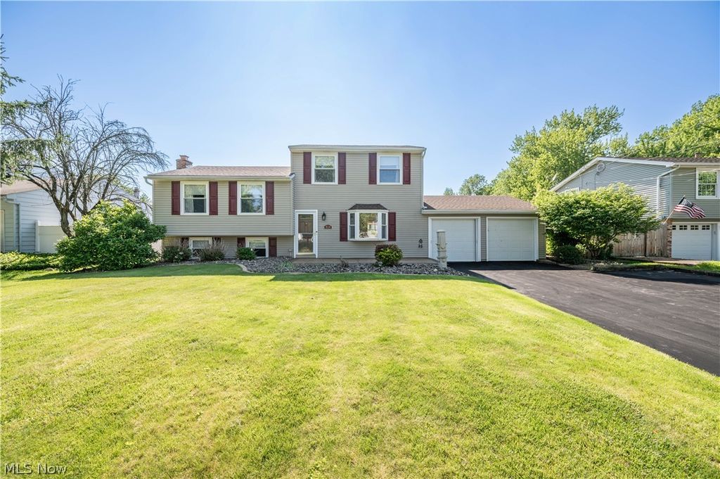 814 Illinois Avenue, Mcdonald, OH 44437