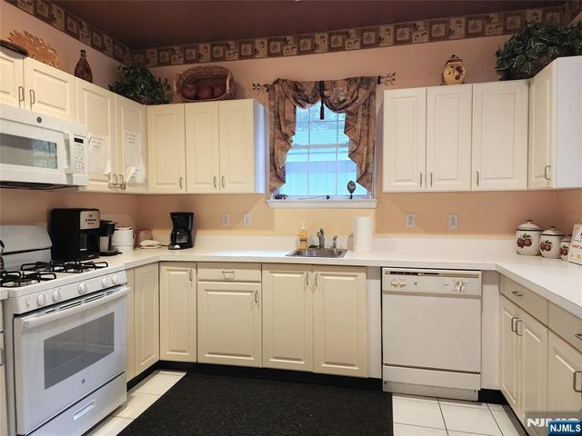 75 Mountainview Court, Riverdale Borough, NJ 07457