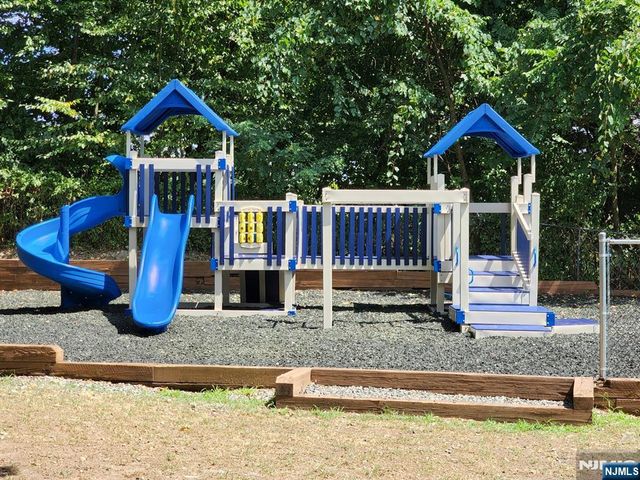 75 Mountainview Court, Riverdale Borough, NJ 07457