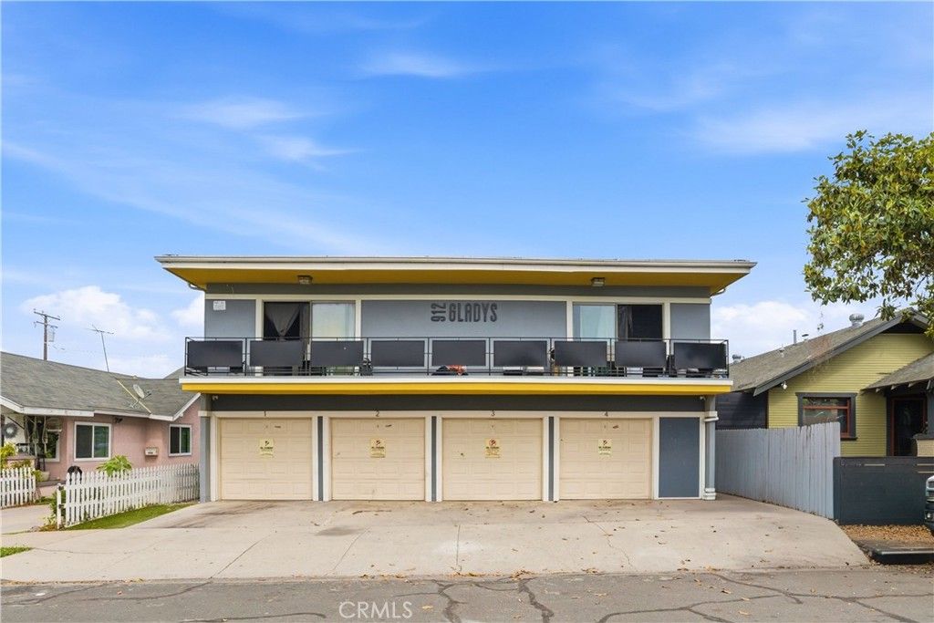 912 Gladys Ave., Long Beach, CA 90804