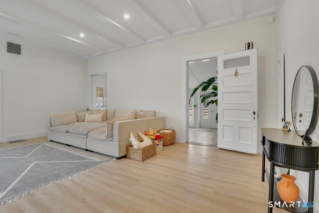 156 Hamilton Avenue, Watertown, CT 06795