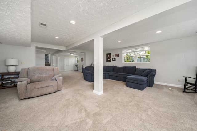 200 Buckboard Lane, Plain City, OH 43064