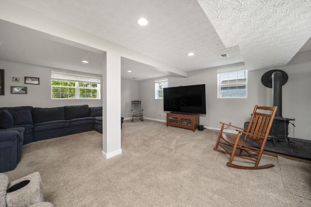 200 Buckboard Lane, Plain City, OH 43064