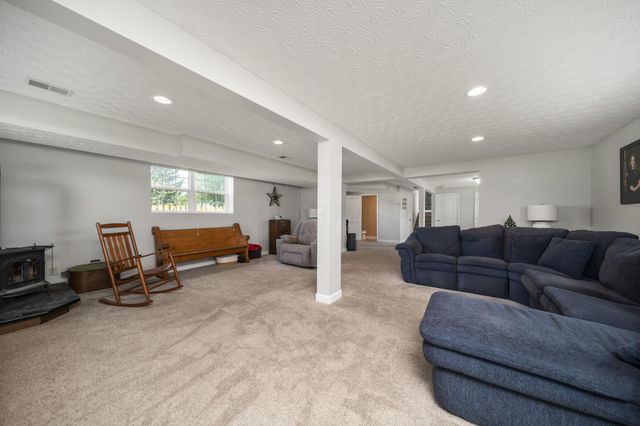 200 Buckboard Lane, Plain City, OH 43064