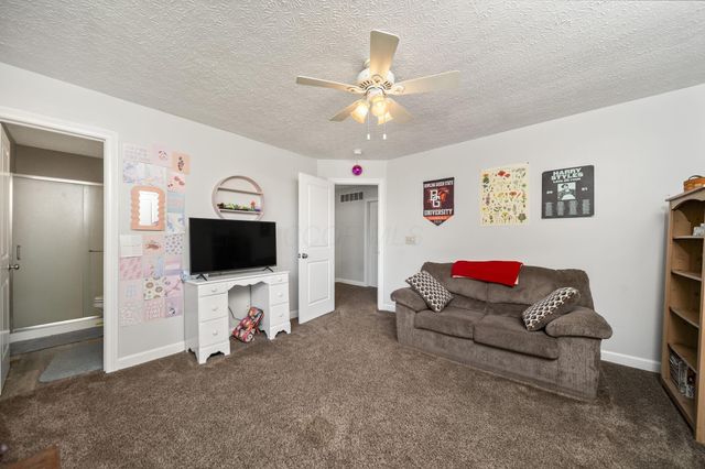 200 Buckboard Lane, Plain City, OH 43064