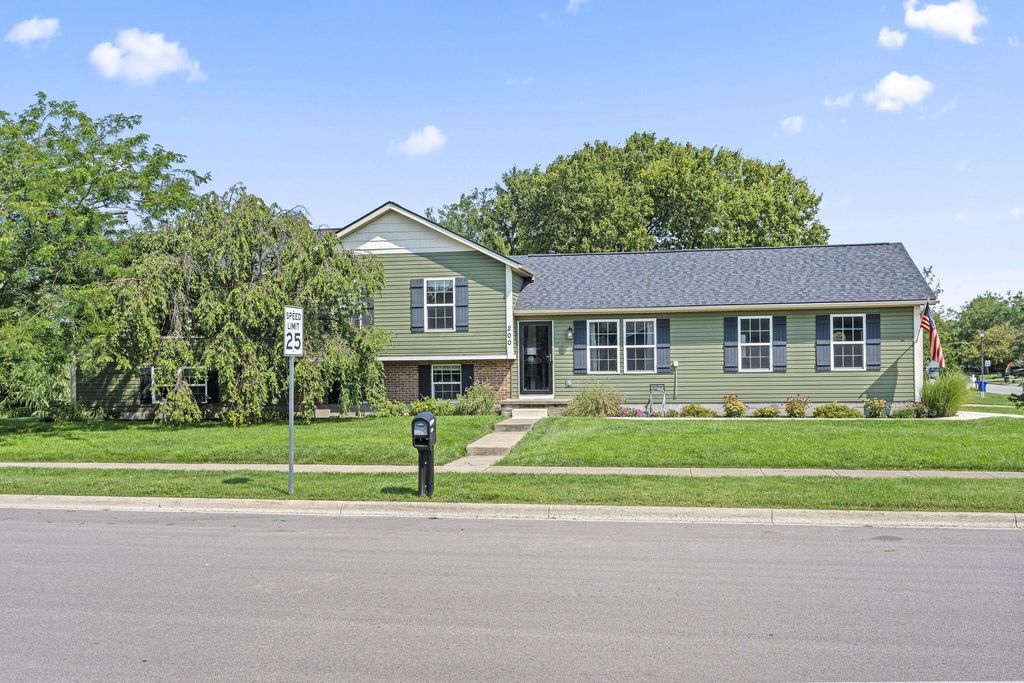 200 Buckboard Lane, Plain City, OH 43064