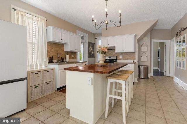 2478 CROLL SCHOOL RD, York, PA 17403