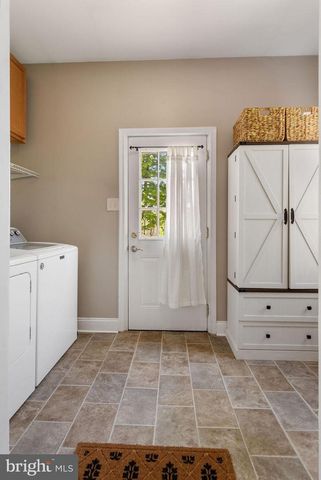 2478 CROLL SCHOOL RD, York, PA 17403