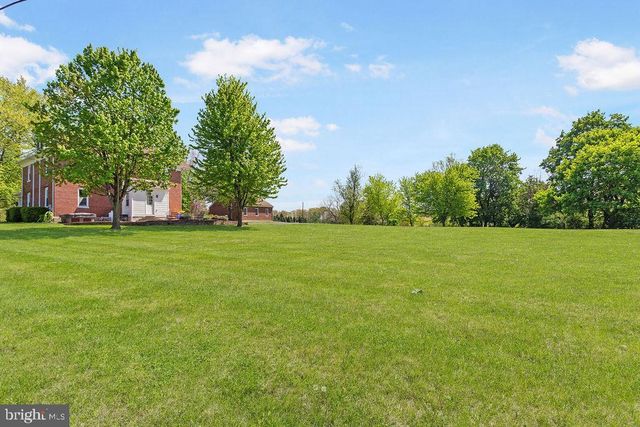 2478 CROLL SCHOOL RD, York, PA 17403