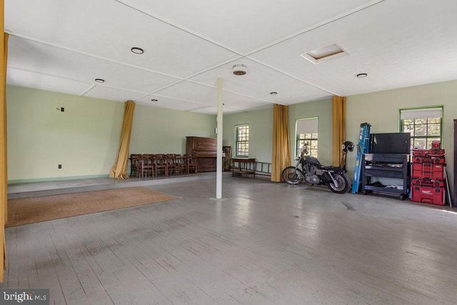 2478 CROLL SCHOOL RD, York, PA 17403