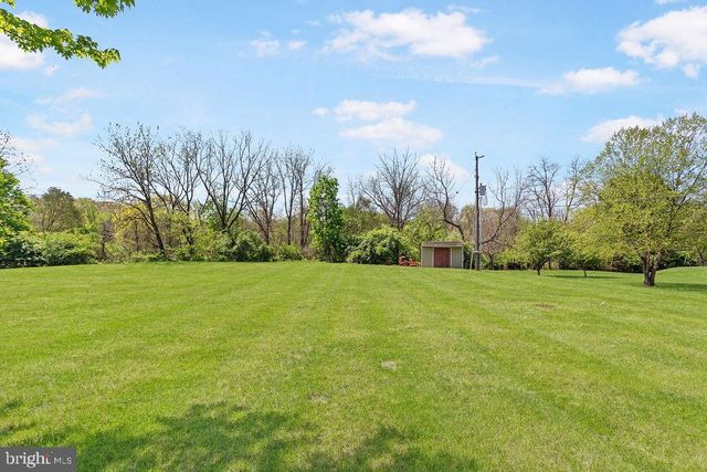 2478 CROLL SCHOOL RD, York, PA 17403