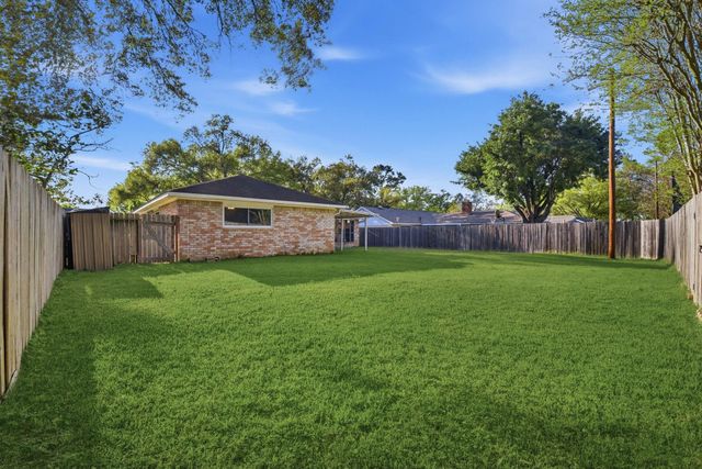 7322 Tall Pines Drive, Houston, TX 77088