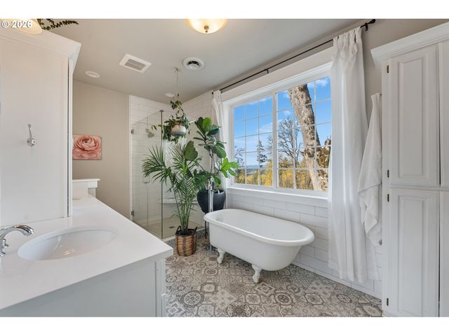 16000 Ne CHEHALEM Way, Hillsboro, OR 97123