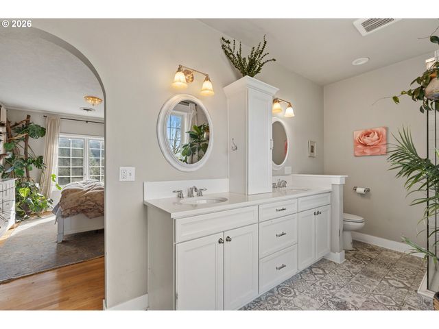16000 Ne CHEHALEM Way, Hillsboro, OR 97123