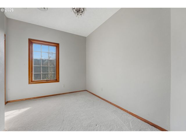 16000 Ne CHEHALEM Way, Hillsboro, OR 97123