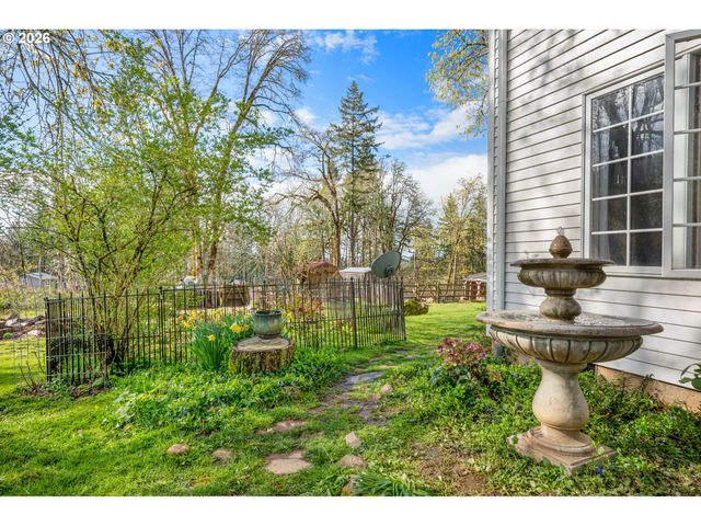 16000 Ne CHEHALEM Way, Hillsboro, OR 97123