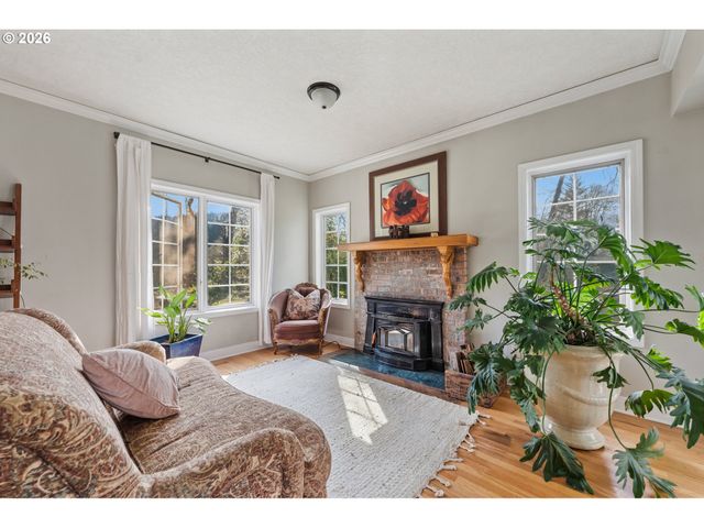 16000 Ne CHEHALEM Way, Hillsboro, OR 97123