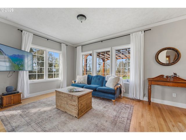 16000 Ne CHEHALEM Way, Hillsboro, OR 97123