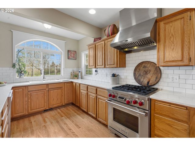 16000 Ne CHEHALEM Way, Hillsboro, OR 97123